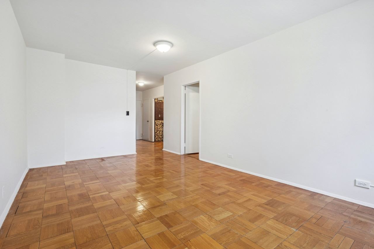 570 Grand St #H203 - Photo 5 of 8