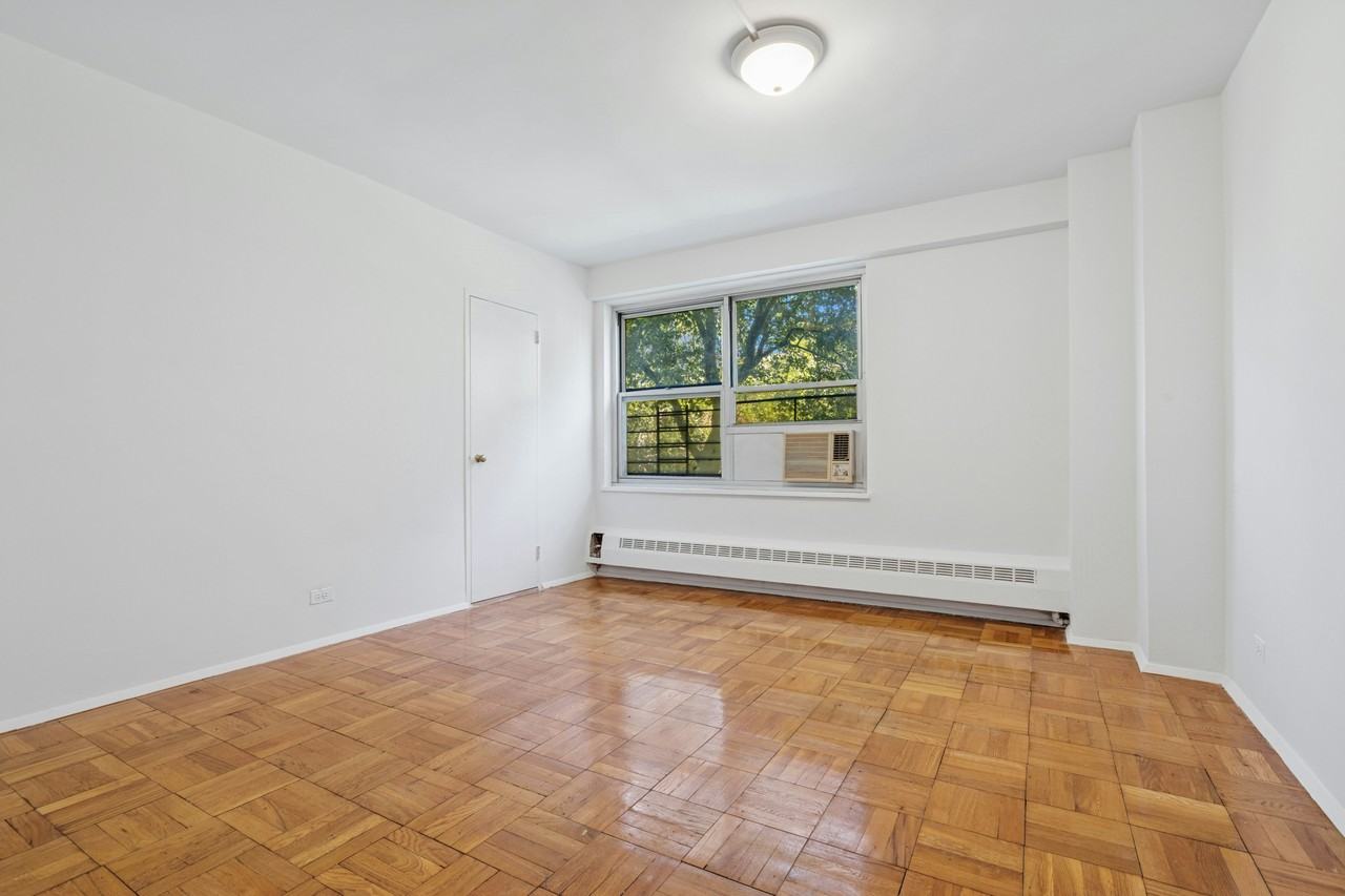 570 Grand St #H203 - Photo 6 of 8