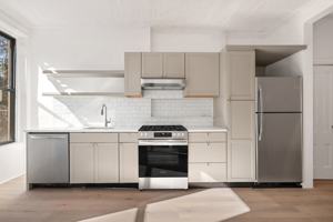 featured image of 76 Somers St #2