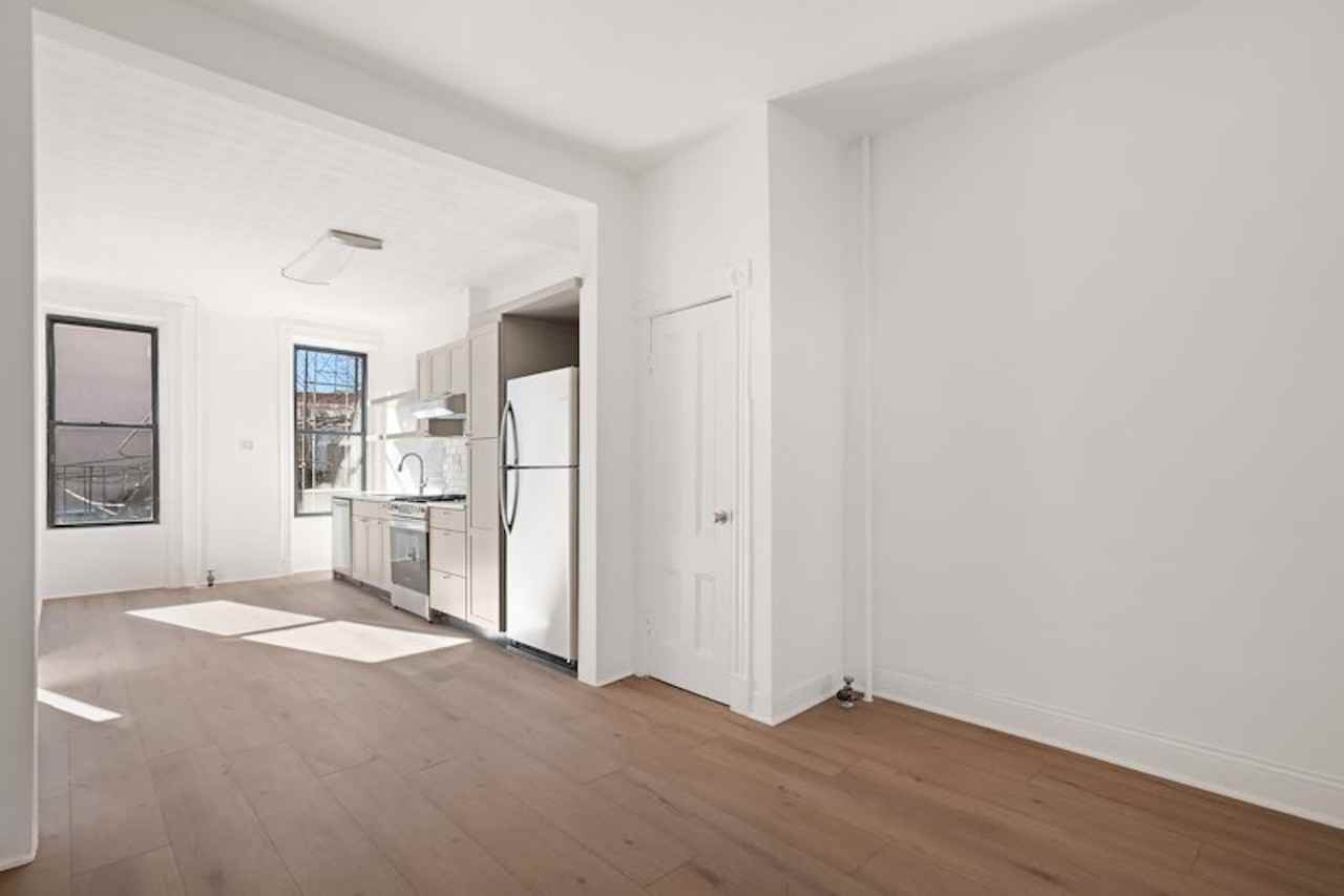 76 Somers St #2 - Photo 4 of 14