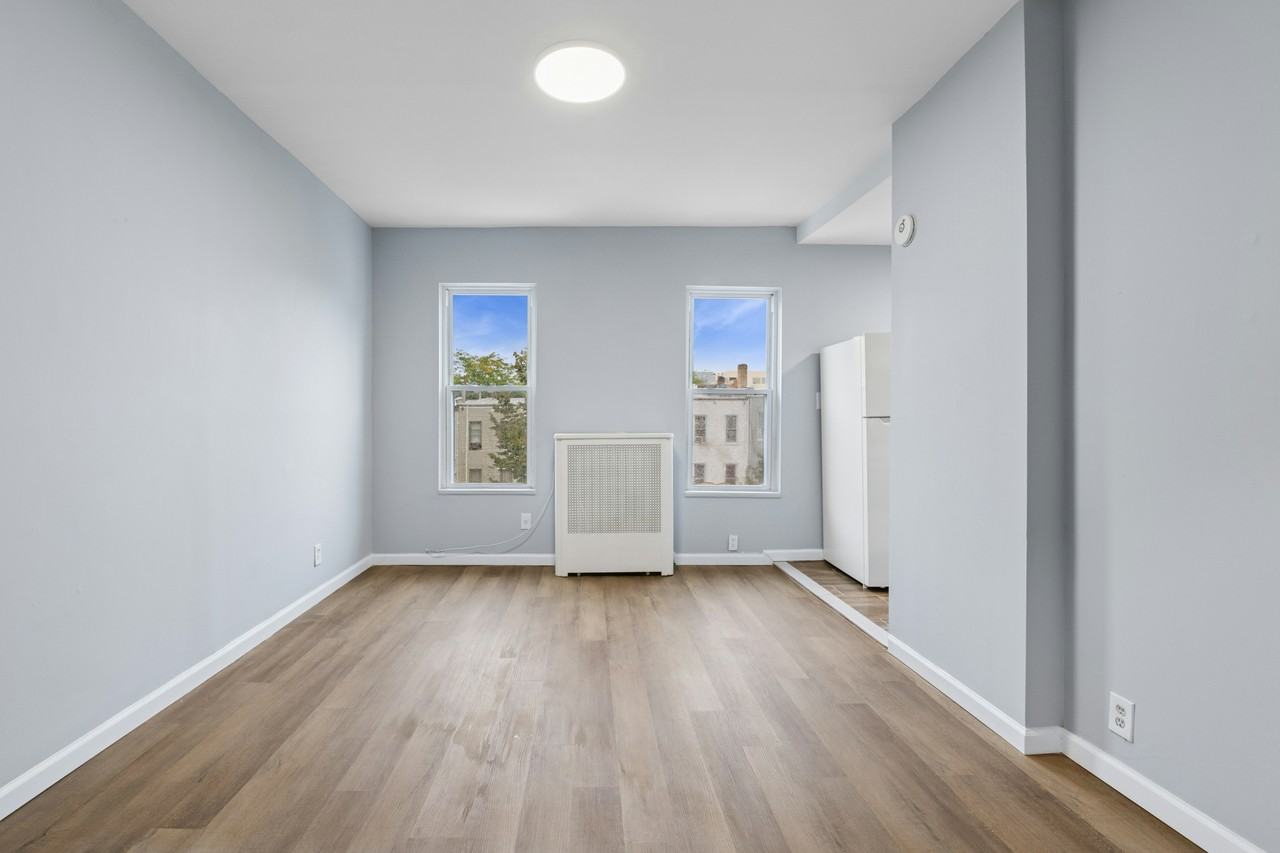 351 55th St #3 - Photo 2 of 7