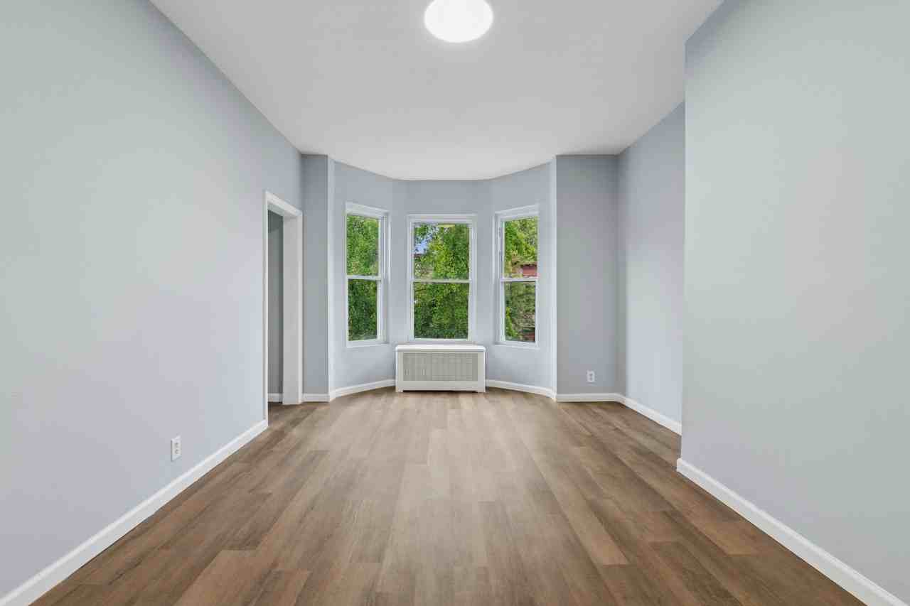 351 55th St #3 - Photo 3 of 7