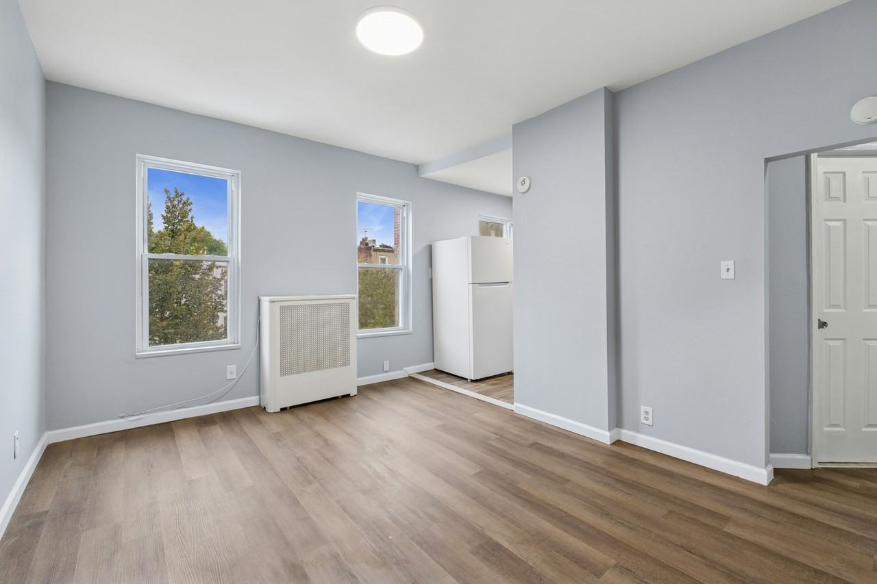 351 55th St #3 - Photo 5 of 7