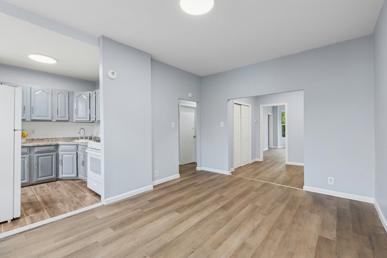 351 55th St #3 - Photo 6 of 7