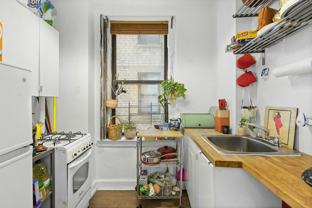 258 W 117th St #1W - Photo 1 of 1