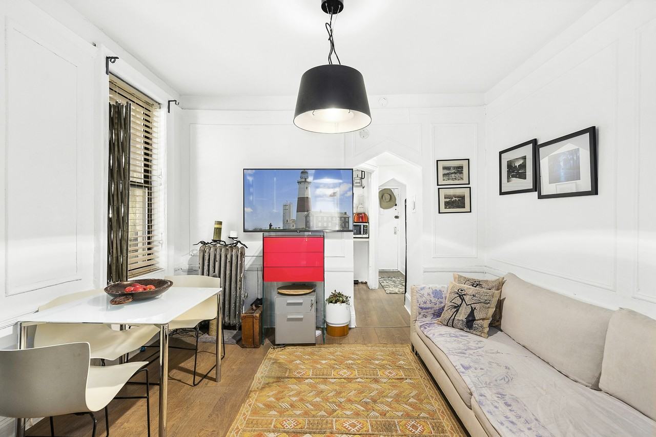 258 W 117th St #1W - Photo 3 of 6