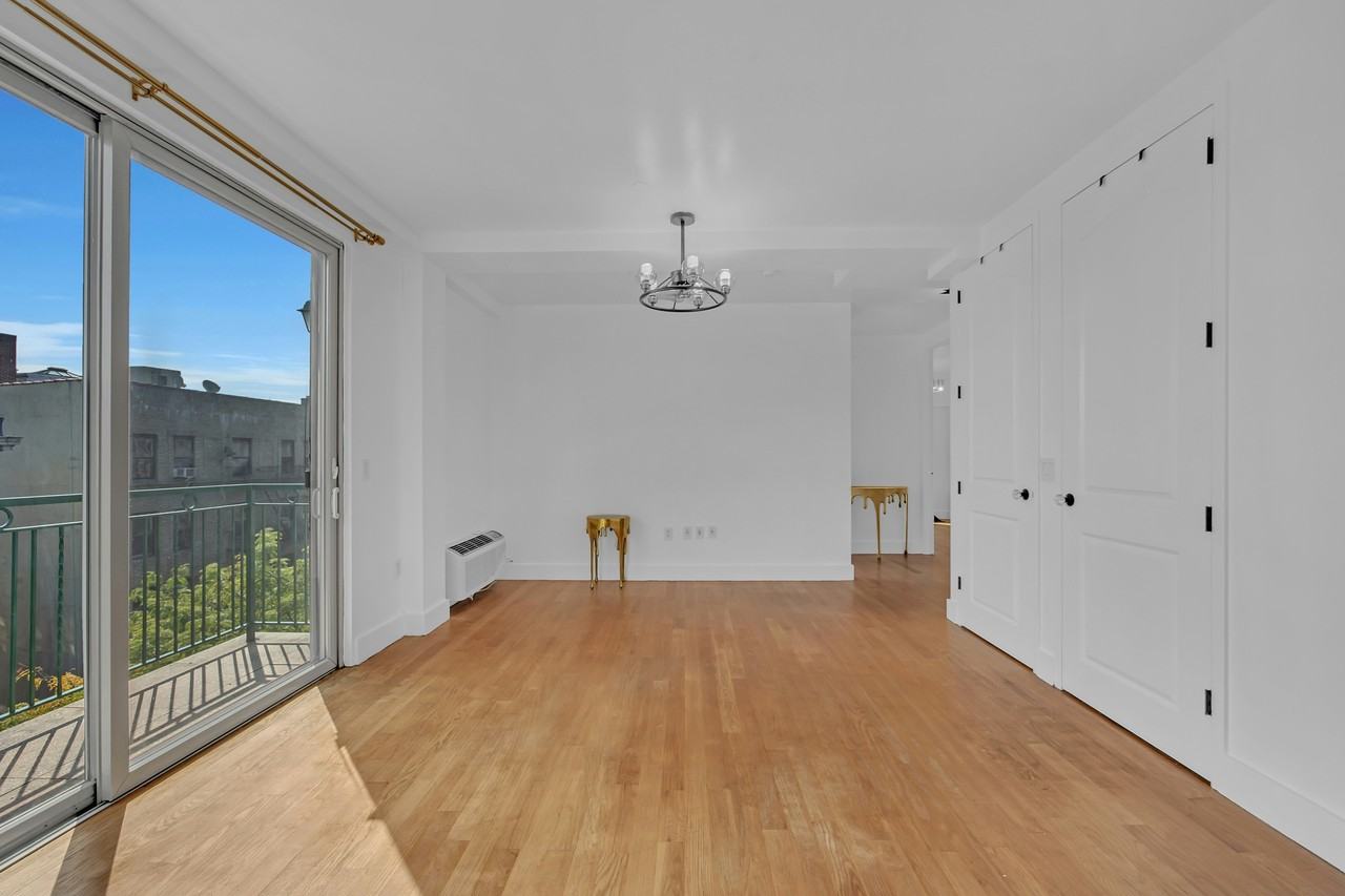 2155 Daly Ave #6B - Photo 3 of 11