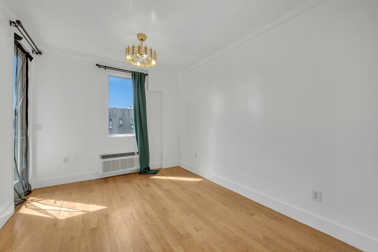 2155 Daly Ave #6B - Photo 7 of 11