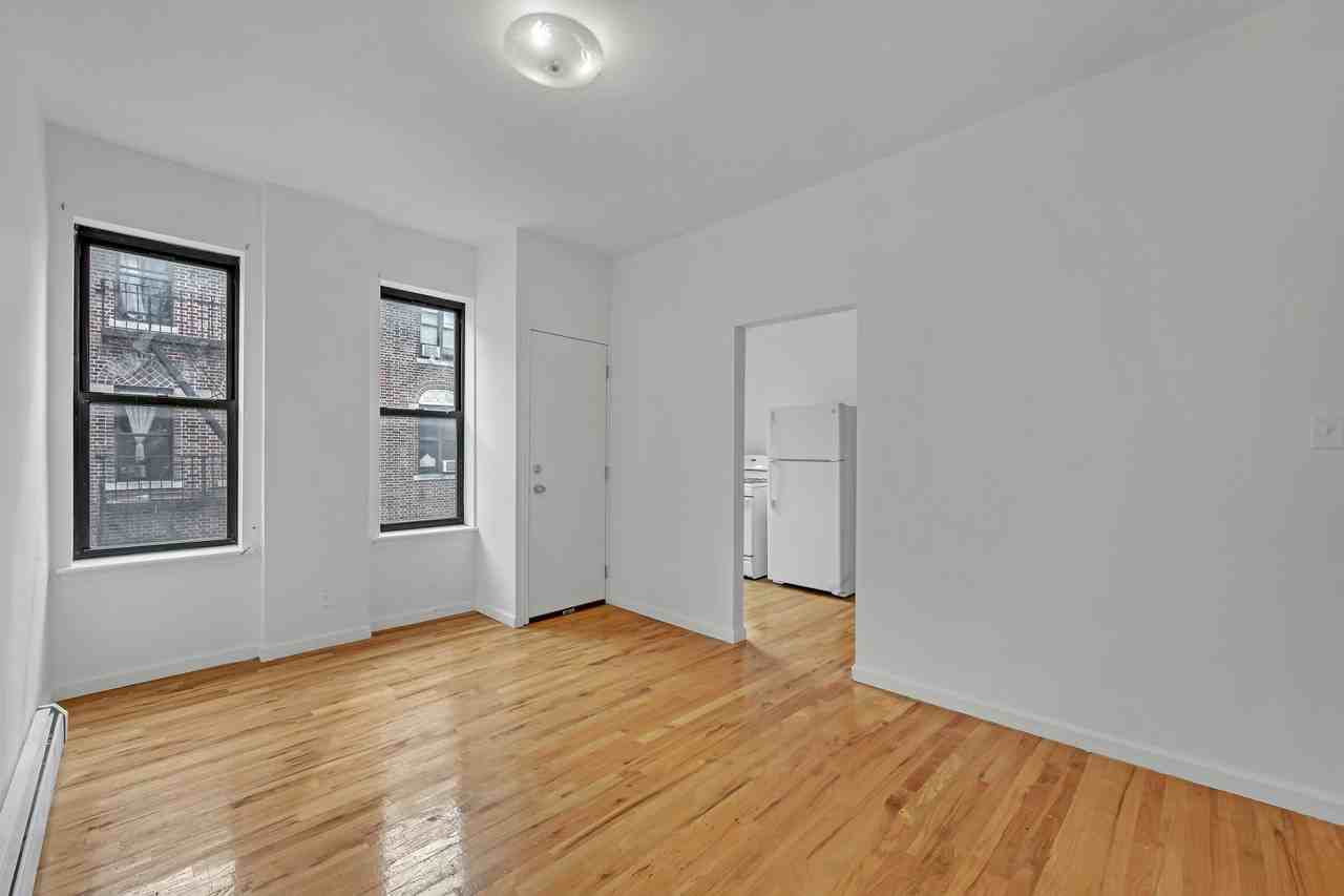 578 Ralph Ave #C4 - Photo 3 of 7