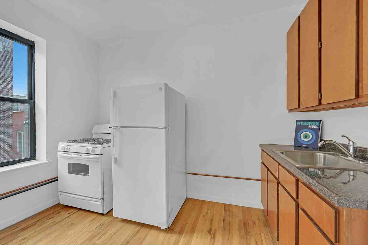 578 Ralph Ave #C4 - Photo 4 of 7