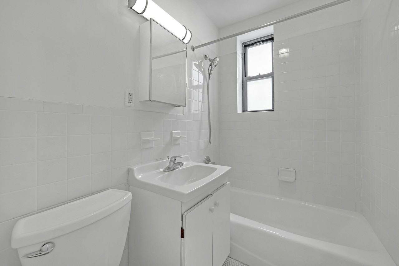 578 Ralph Ave #C4 - Photo 7 of 7