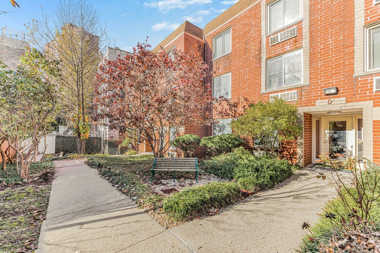 29 Adrian Ave #C3 - Photo 4 of 15