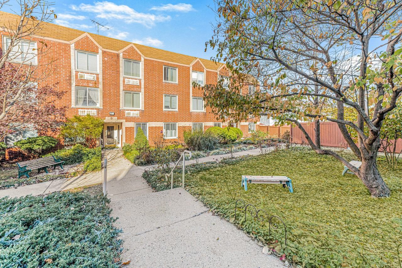 29 Adrian Ave #C3 - Photo 6 of 15