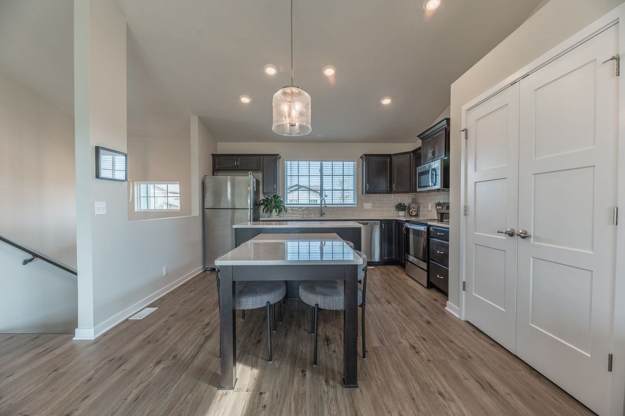10901 Baker St - Photo 3 of 29