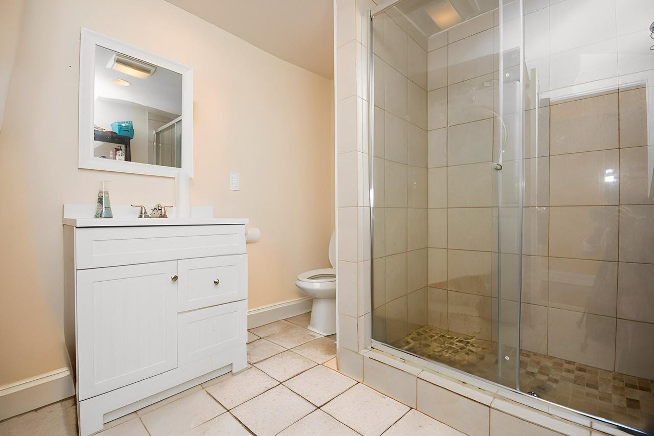 608 Harvard St Nw - Photo 4 of 8