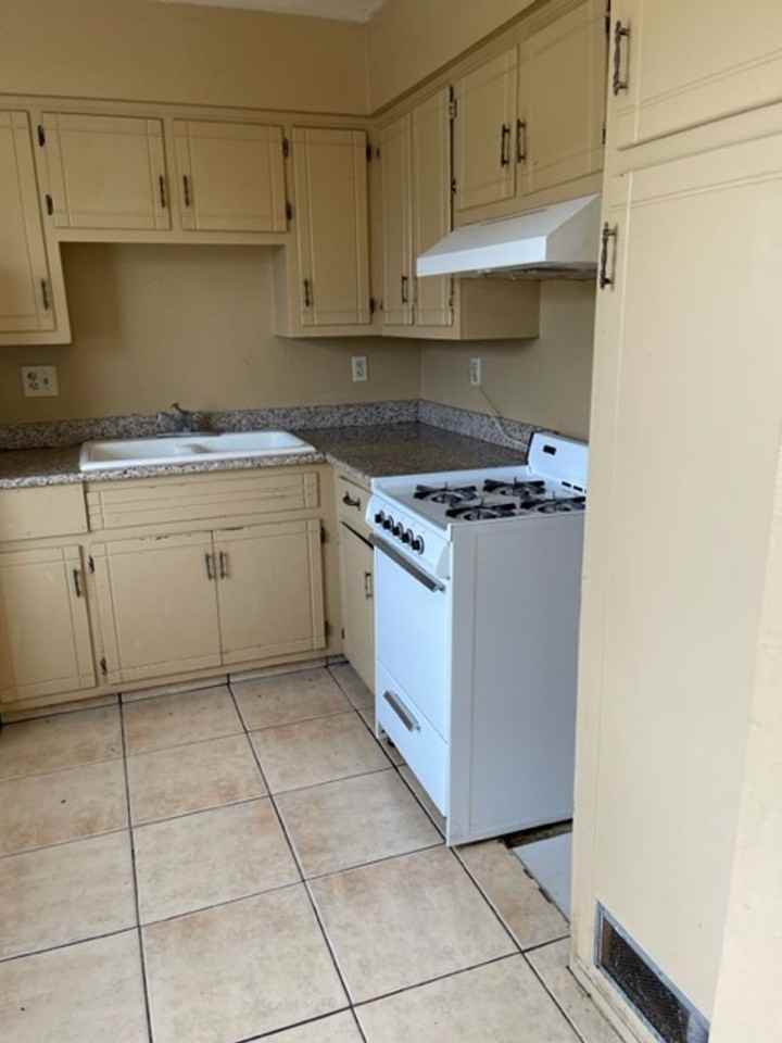 6916 Hall Blvd - Photo 2 of 11