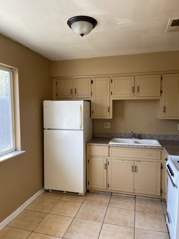 6916 Hall Blvd - Photo 3 of 11