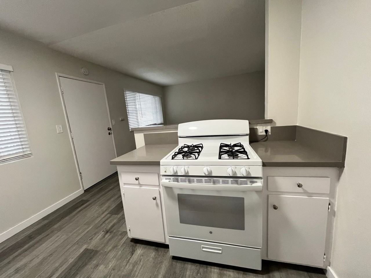 1604 Henderson Ave #6 - Photo 7 of 13