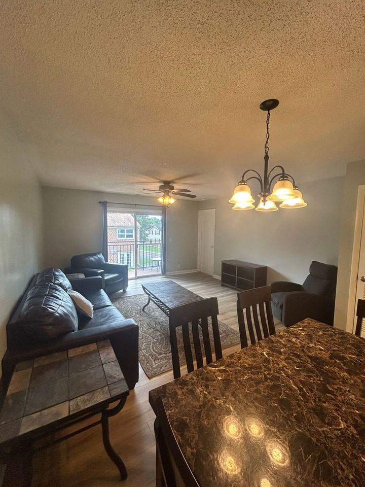 1390 Hunters Rd Apt I - Photo 4 of 16