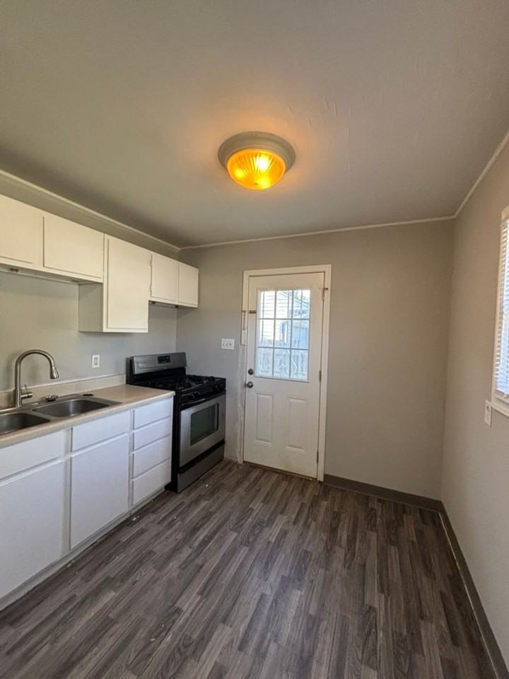 1313 Country Club Rd - Photo 3 of 9