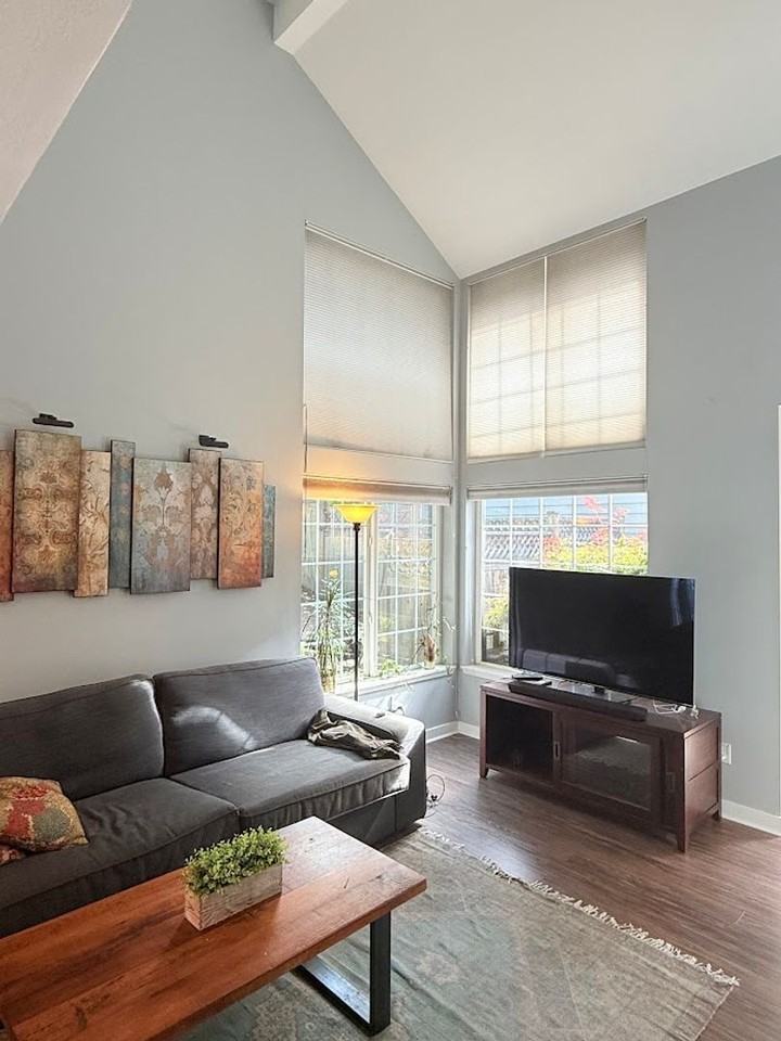 8014 118th Ct Ne - Photo 2 of 10