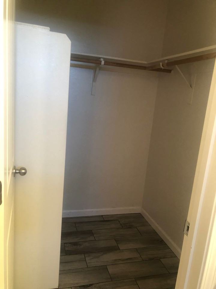 1602 Austin Ave - Photo 3 of 28