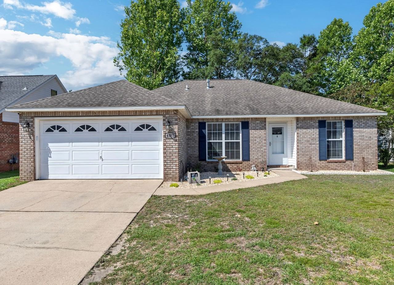4501 Parkwood Sq - Photo 2 of 36