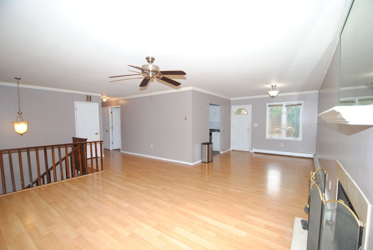 1055 Kodiak St - Photo 3 of 21