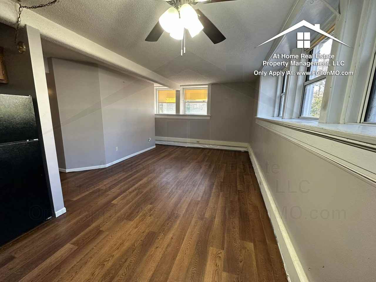 808 Center St - Photo 2 of 16