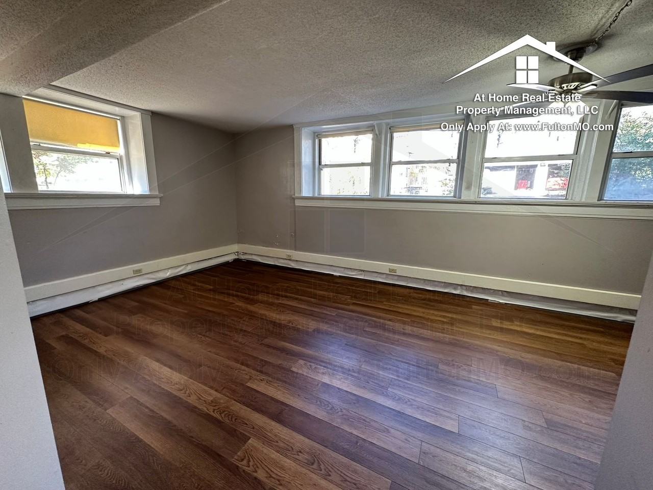 808 Center St - Photo 4 of 16