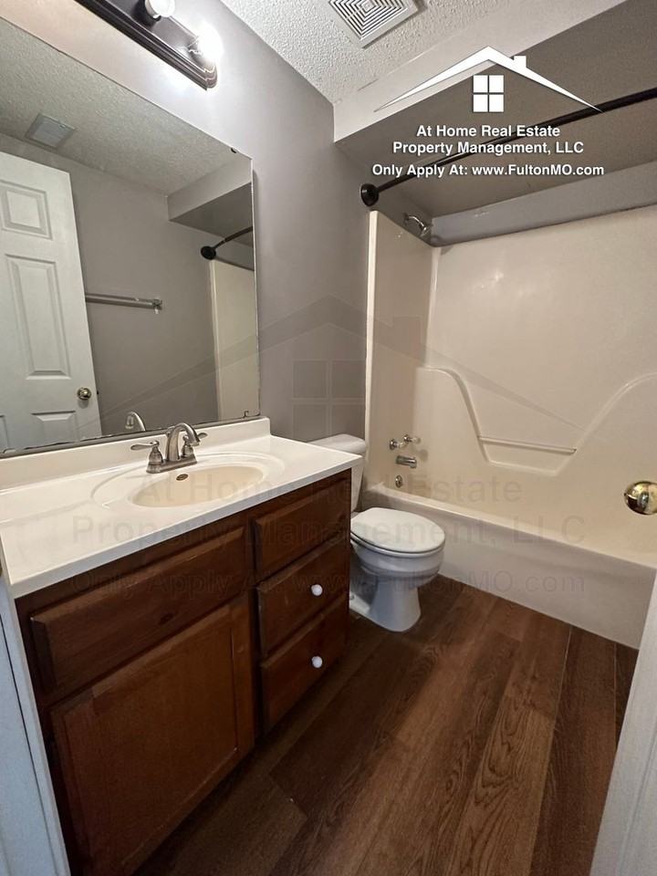 808 Center St - Photo 6 of 16