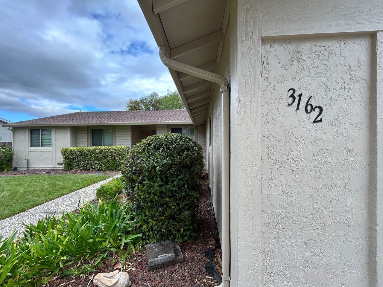 3162 Stinson Cir - Photo 2 of 50