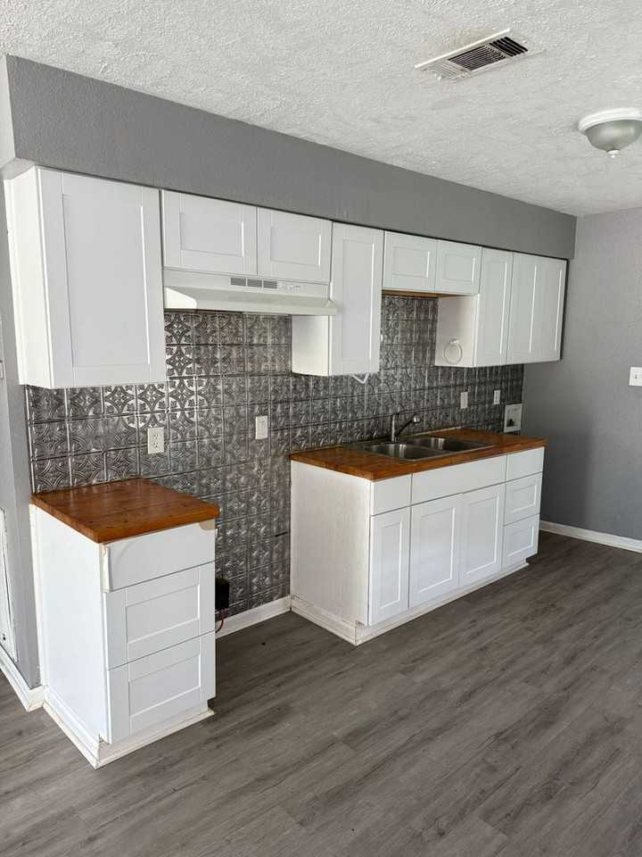 310 S Farragut Ave - Photo 2 of 6