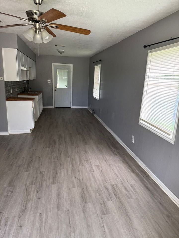 310 S Farragut Ave - Photo 4 of 6