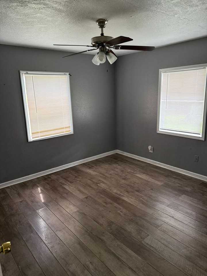 310 S Farragut Ave - Photo 5 of 6