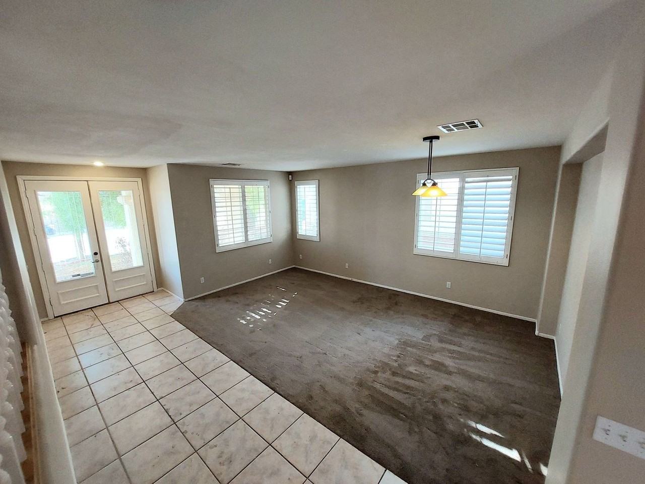 917 Sir Winston St - Photo 2 of 32