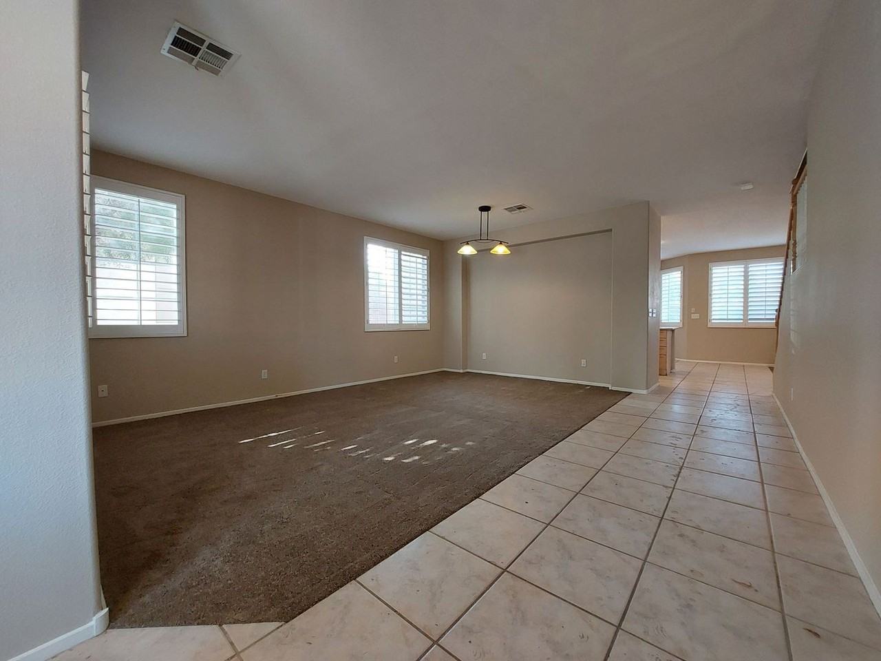 917 Sir Winston St - Photo 3 of 32