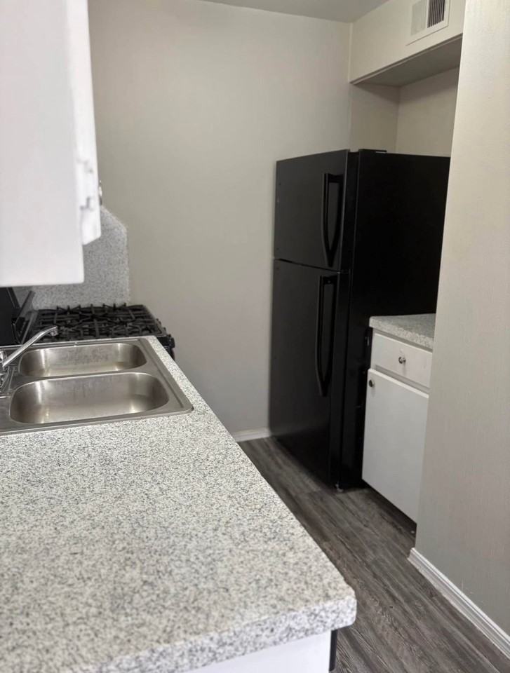 Fairway Apartments - Photo 4 of 45