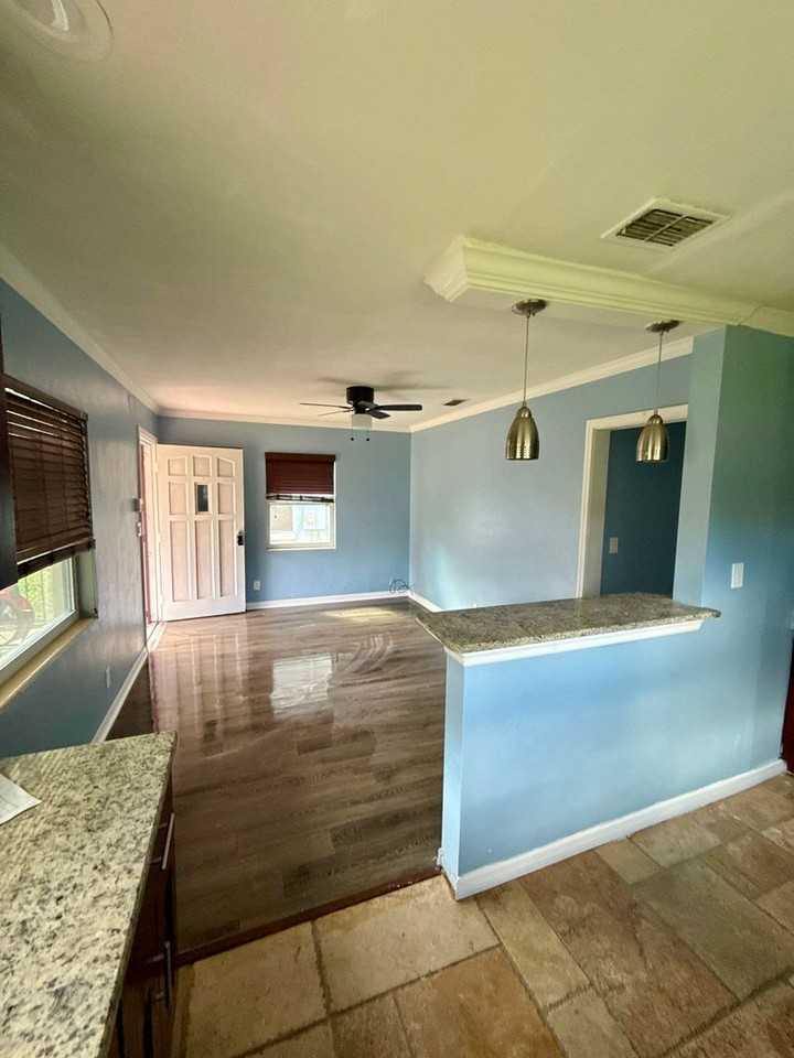 1759 W 11th St - Photo 5 of 6