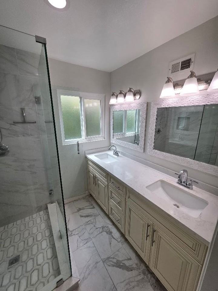16446 Stowers Ave - Photo 4 of 46