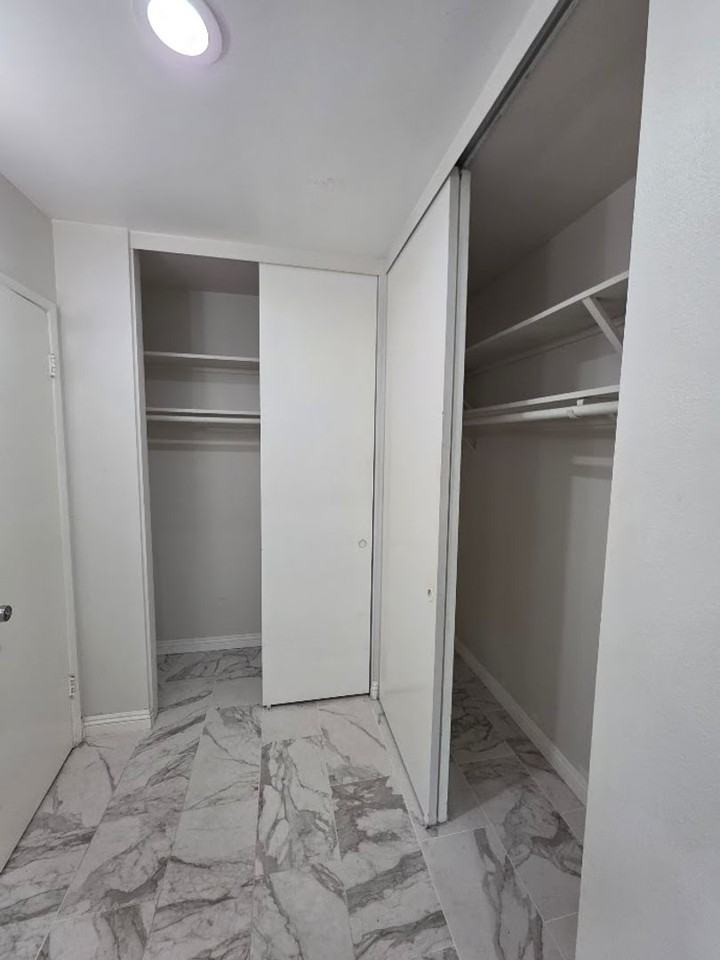 16446 Stowers Ave - Photo 5 of 46