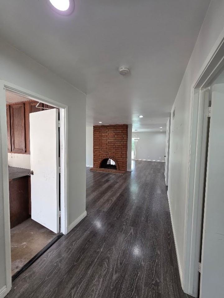 16446 Stowers Ave - Photo 6 of 46