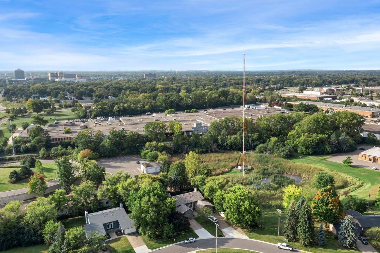 5535 Lindsay St - Photo 2 of 44