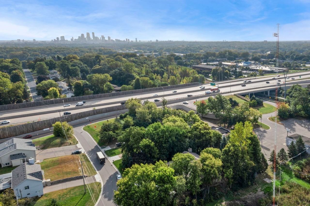 5535 Lindsay St - Photo 4 of 44