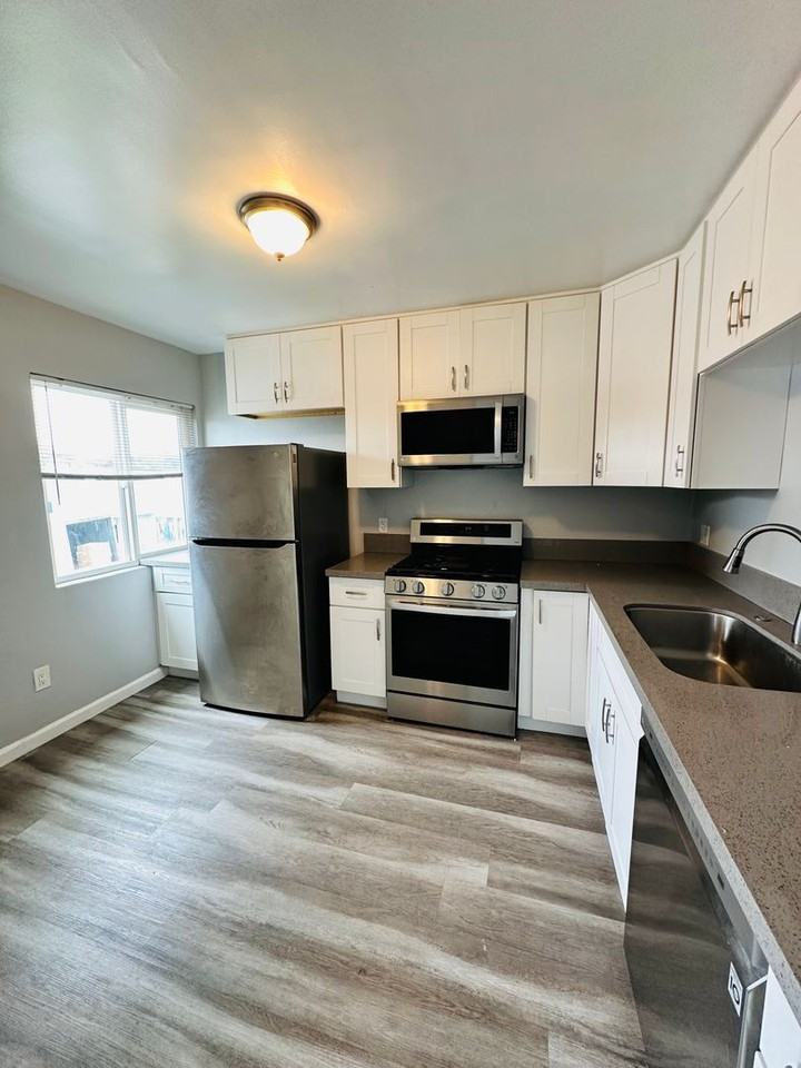 7571 University Ave #C - Photo 2 of 8