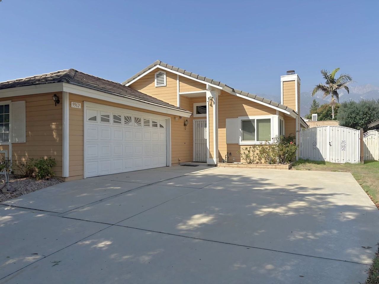 9962 Palo Alto St - Photo 2 of 34