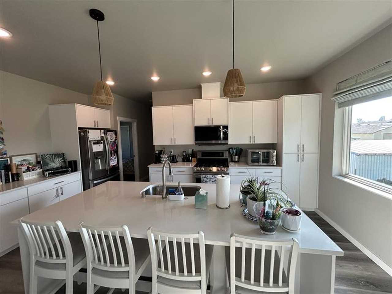 343 2nd St - Photo 4 of 20