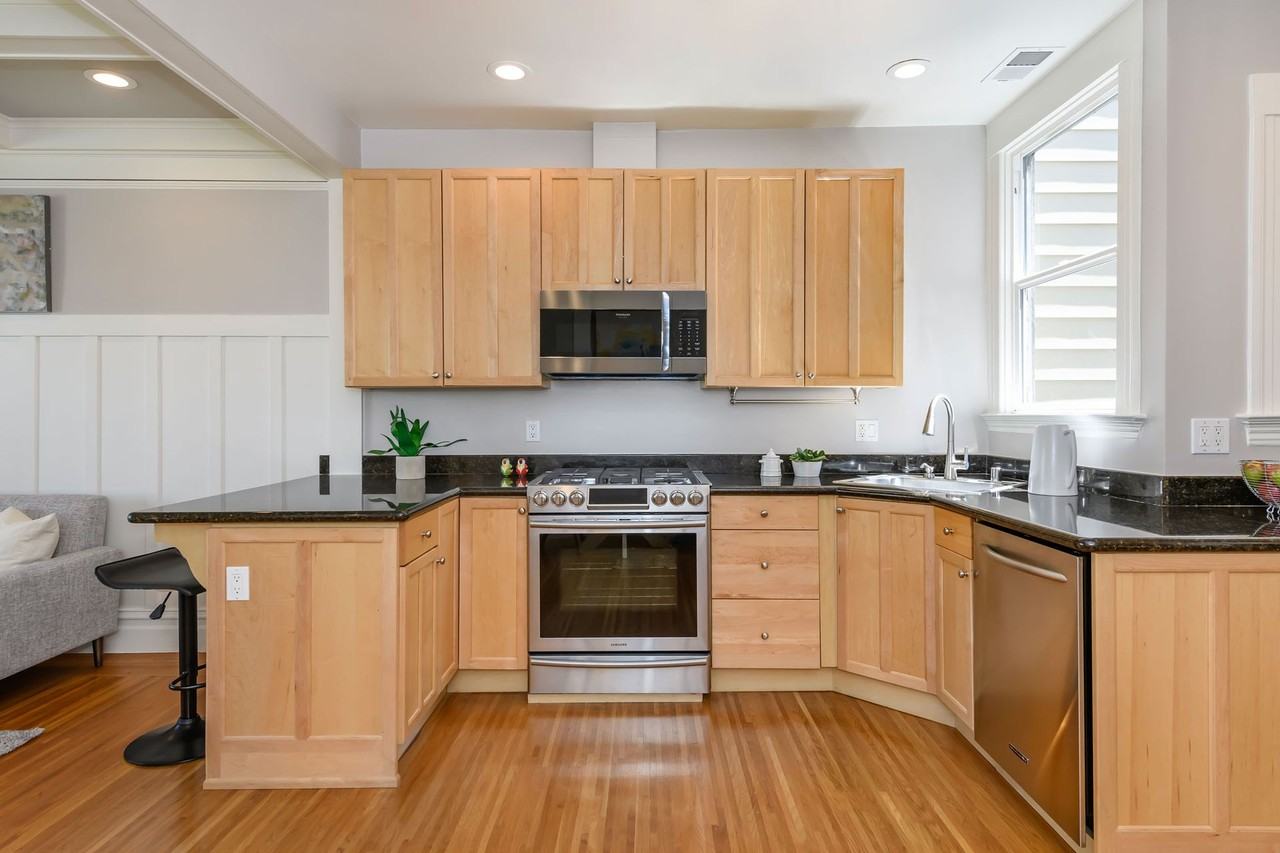 1448 Filbert St - Photo 3 of 10