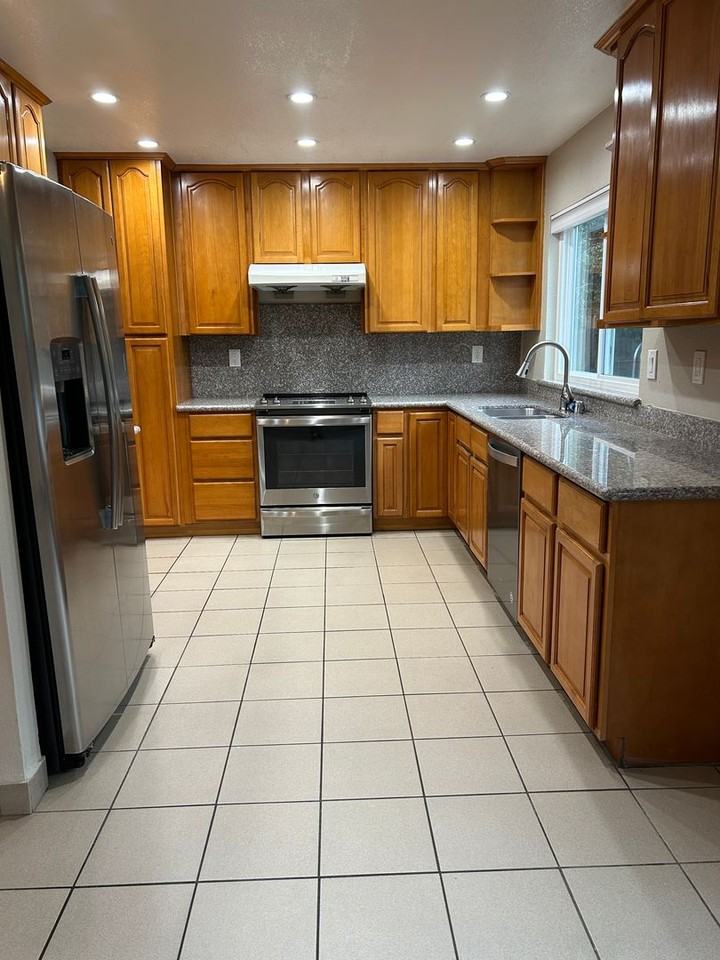 43295 Noria Ct - Photo 2 of 19