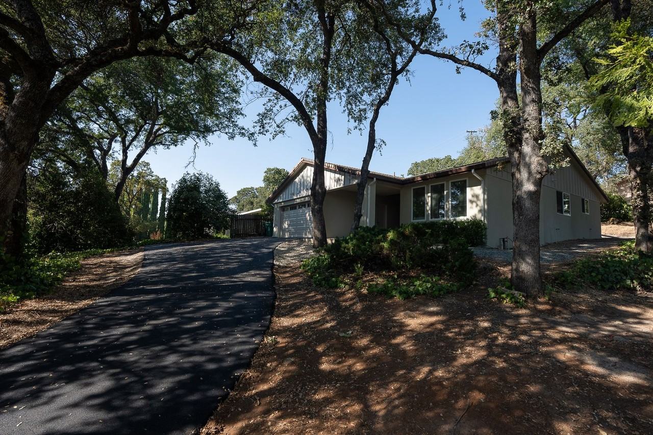 2809 Wentworth Rd - Photo 3 of 26